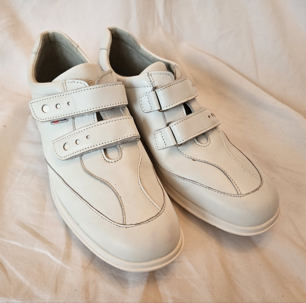 Rohdes Women's White Leather Velcro Sneakers, Size 7.5 Supportive Vintage, NWOT